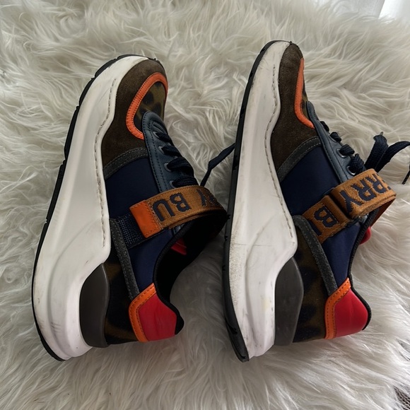Burberry sneakers 37.5 Size 7.5 - Picture 8 of 9